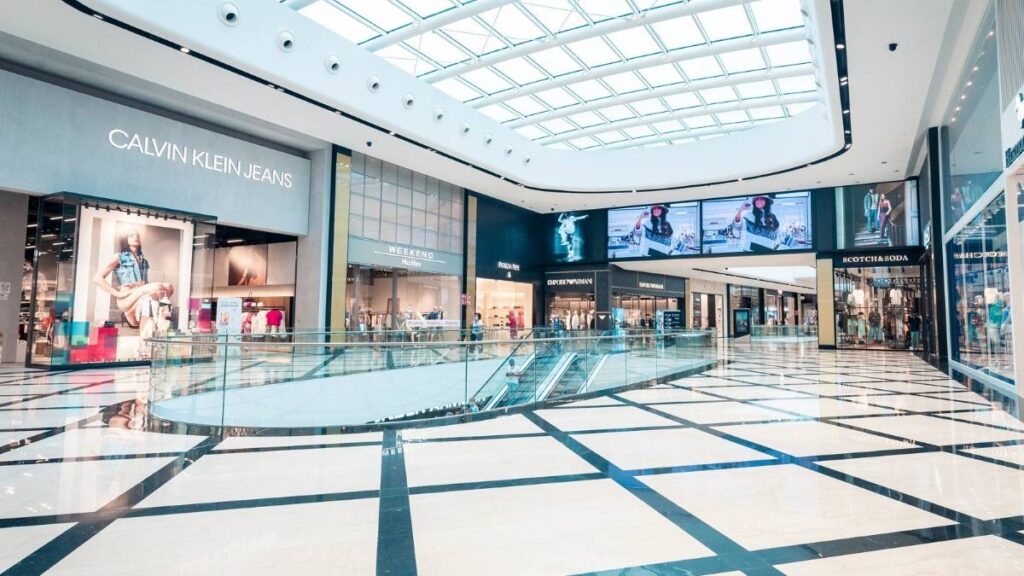 Piazza_armani_oriocenter